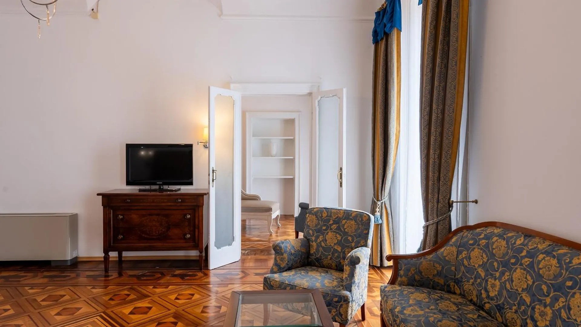 Hotel Villa Borghi Varano Borghi 4*,  İtalya