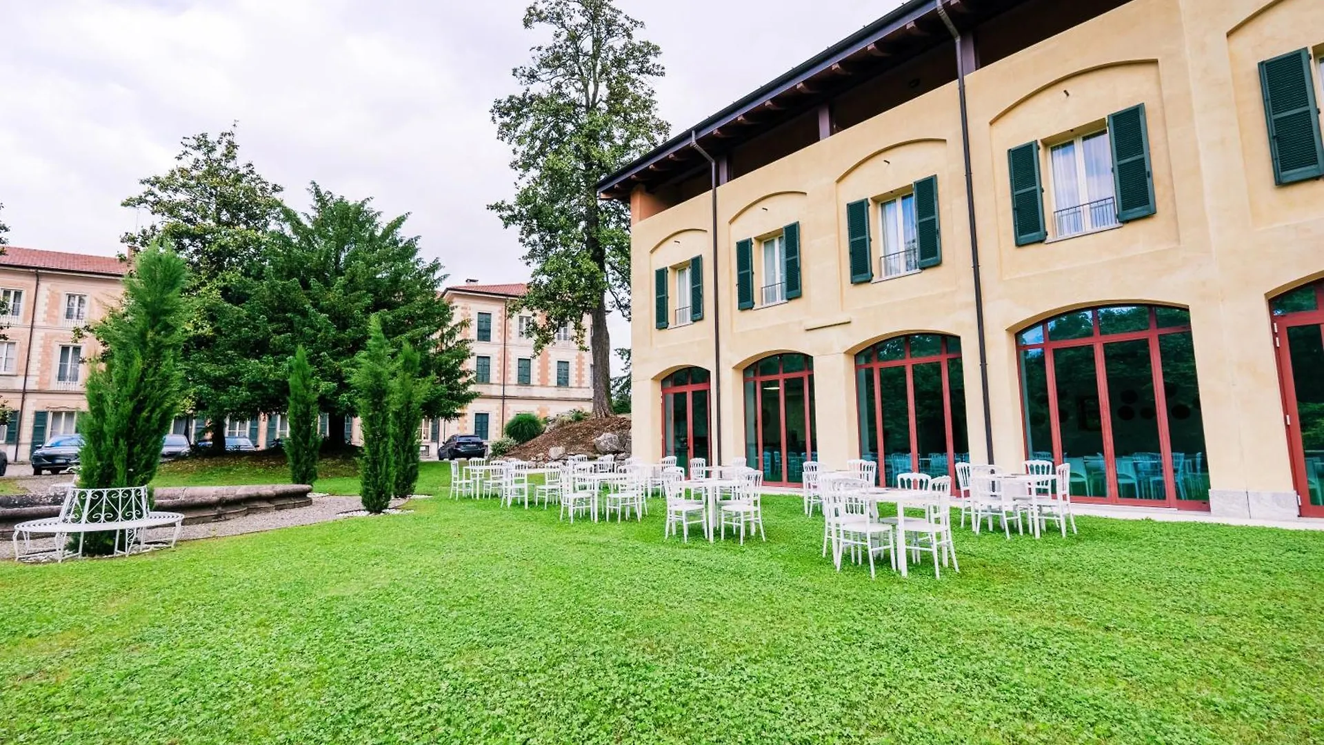 Hotel Villa Borghi Varano Borghi 4*,