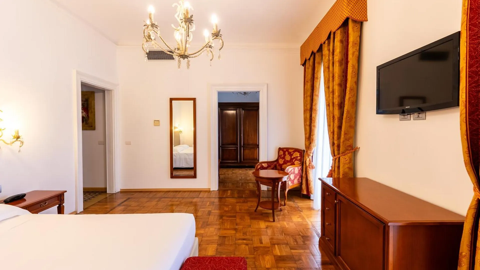 Hotel Villa Borghi Varano Borghi 4*,  İtalya