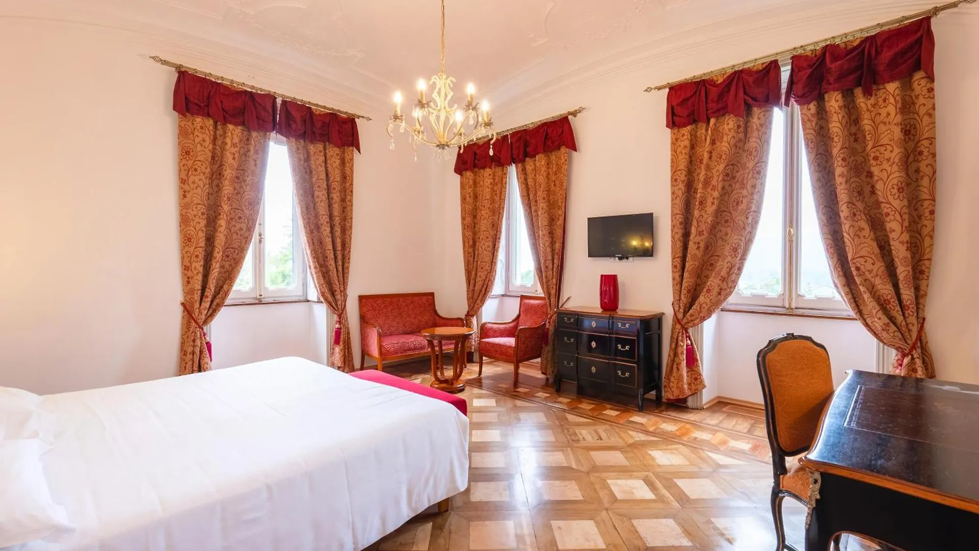 Hotel Villa Borghi Varano Borghi İtalya