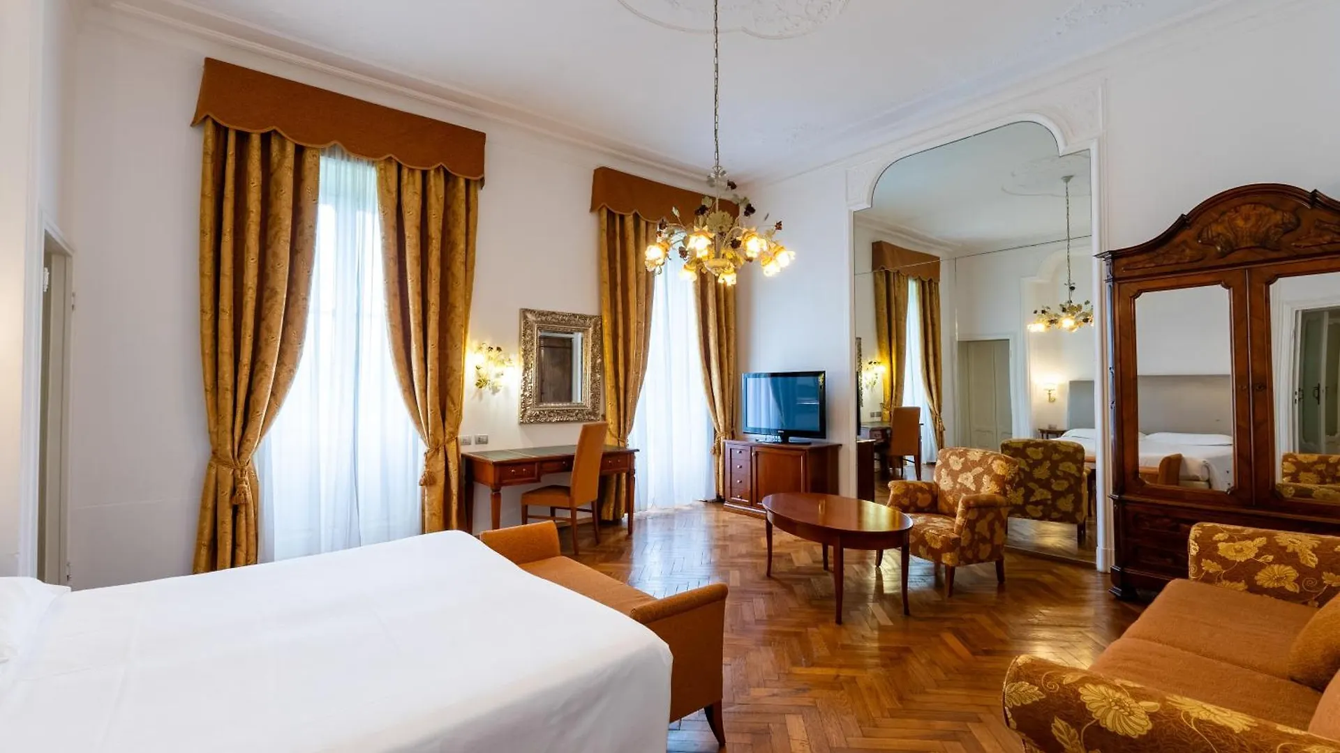 Hotel Villa Borghi Varano Borghi 4*,  İtalya