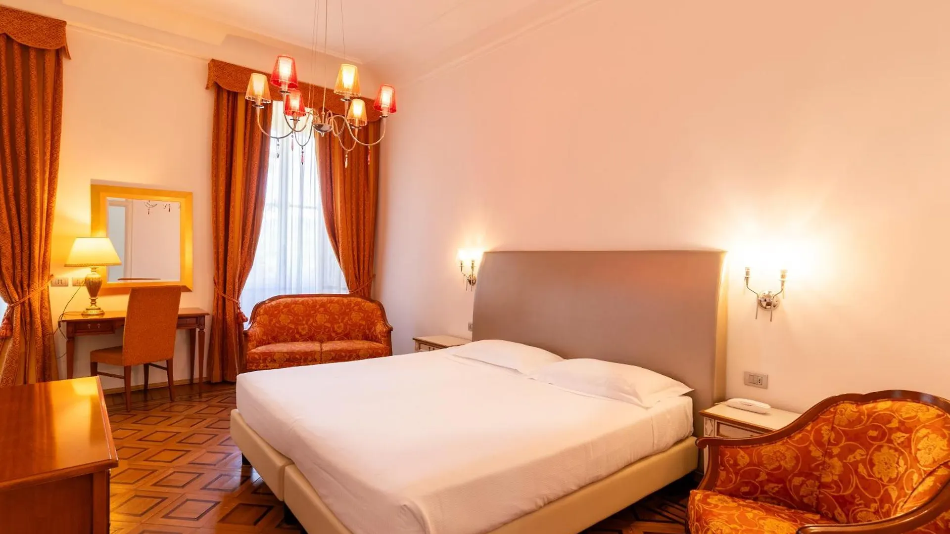 Hotel Villa Borghi Varano Borghi 4*,