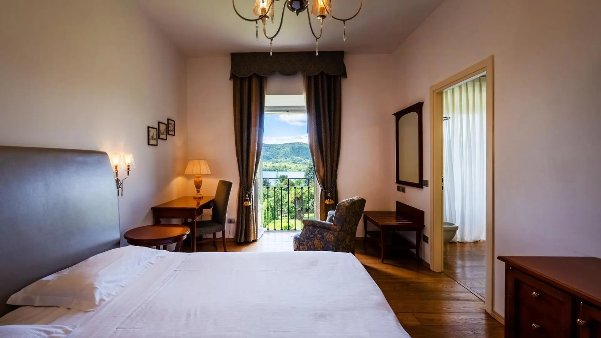 Hotel Villa Borghi Varano Borghi 4*,  İtalya
